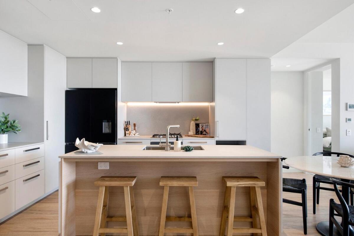 Apartment Beachfront Escape Kirra Ocean Views Sleeps 6