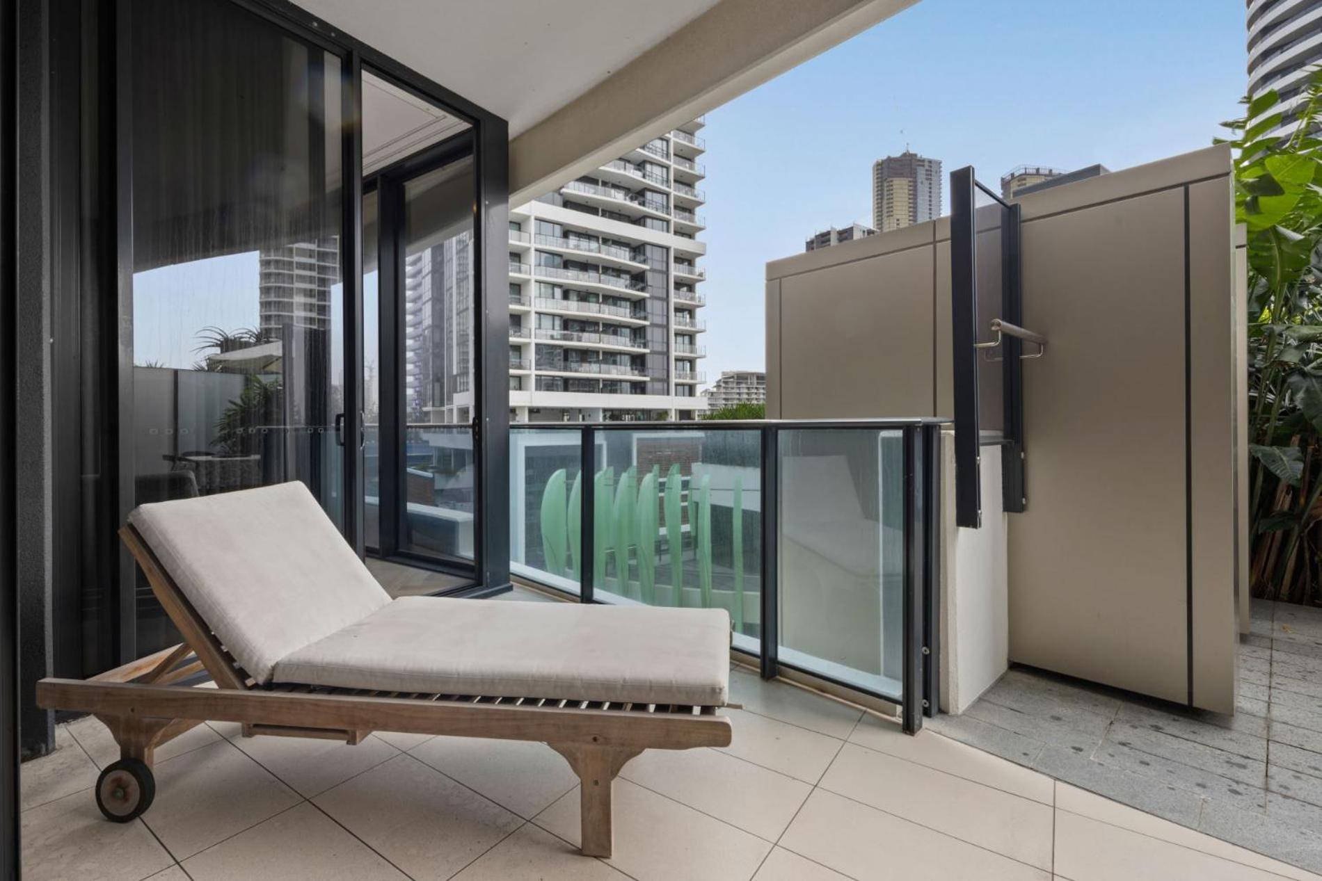 Apartment Luxury Broadbeach Escape With A Private Courtyard
