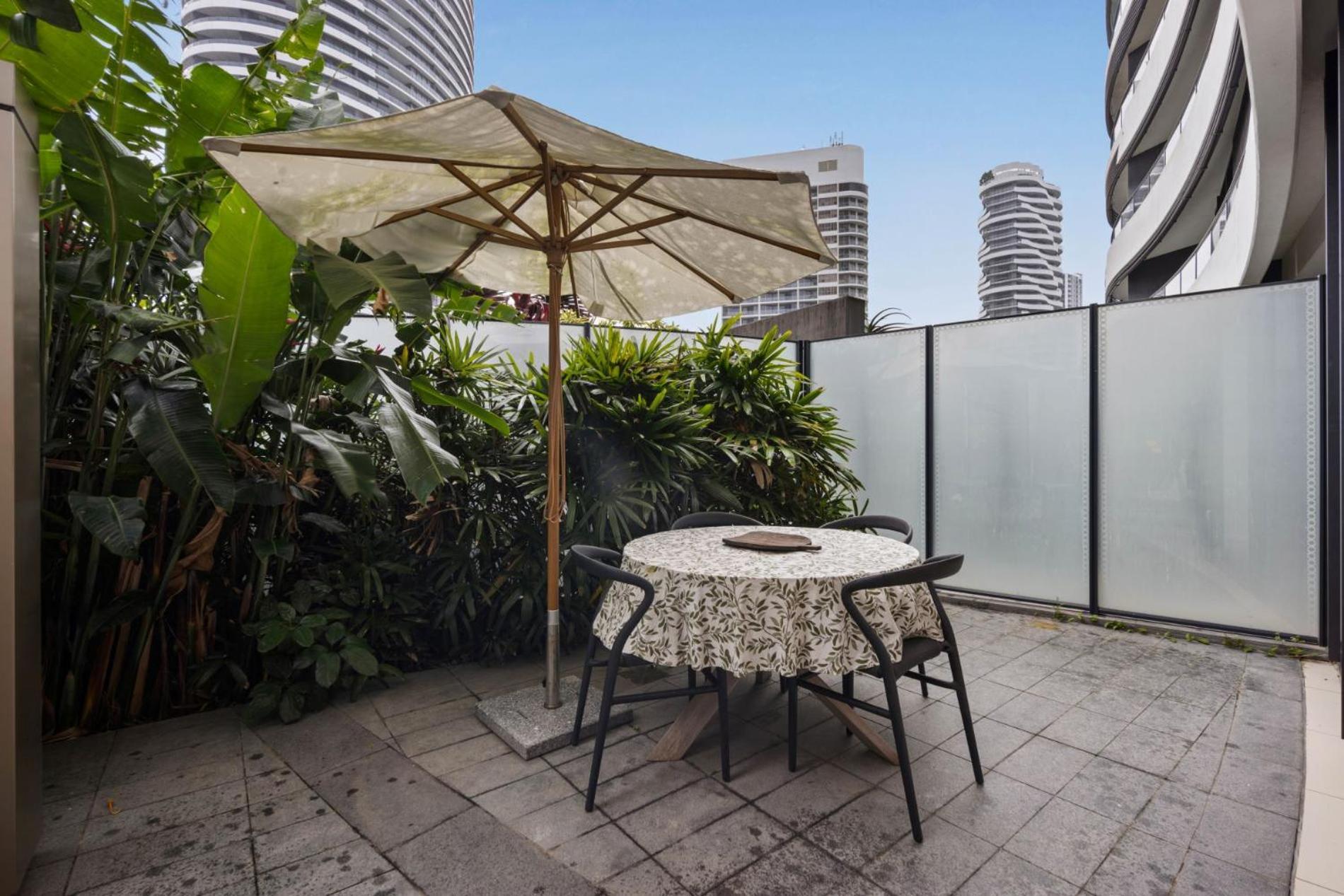 Luxury Broadbeach Escape With A Private Courtyard Apartment Gold Coast