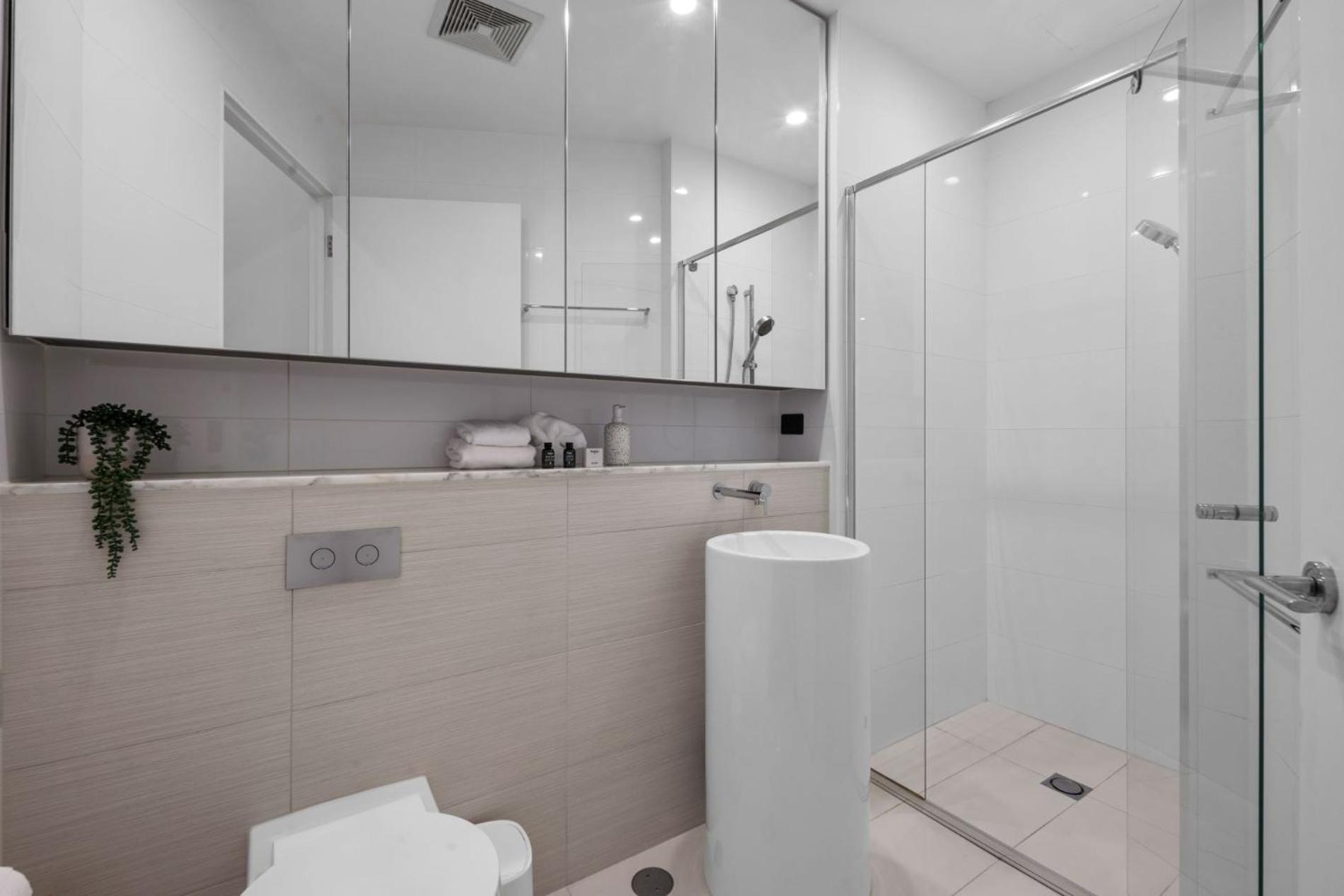 Luxury Broadbeach Escape With A Private Courtyard Gold Coast