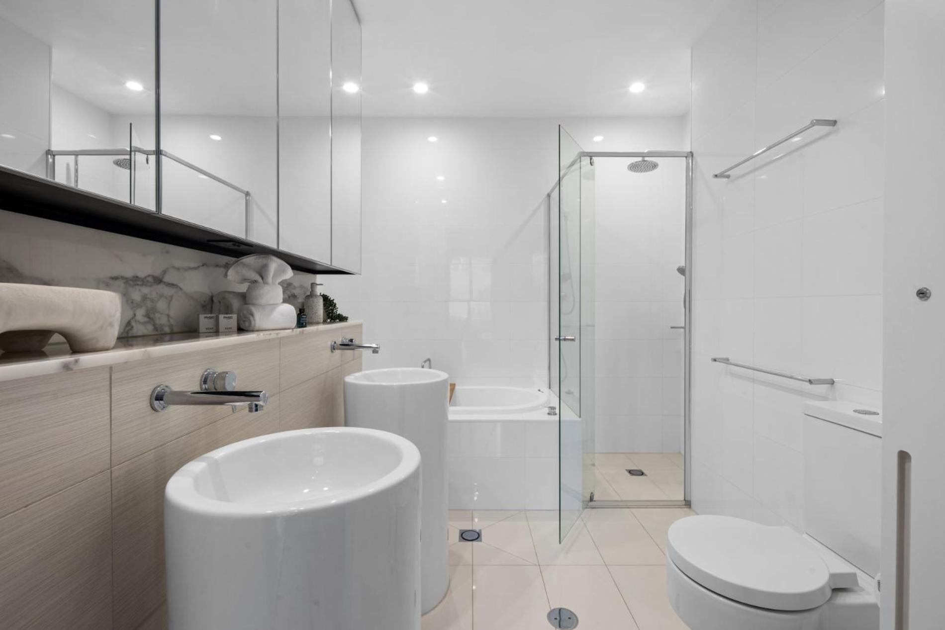 Luxury Broadbeach Escape With A Private Courtyard Apartment