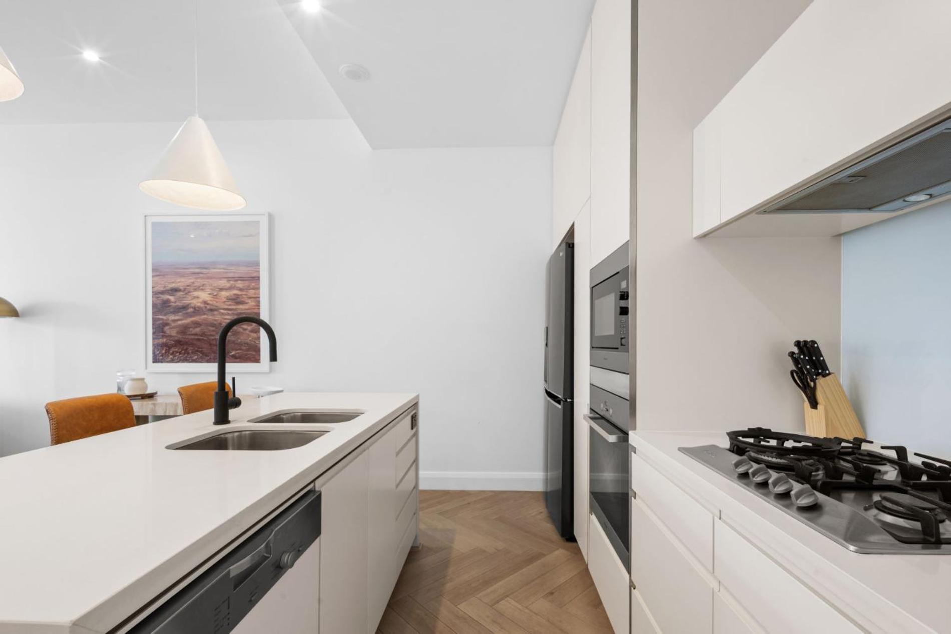 Apartment Luxury Broadbeach Escape With A Private Courtyard *