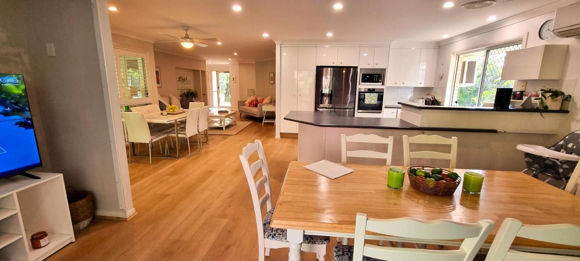 6 Bedroom House With Pool Holiday home *