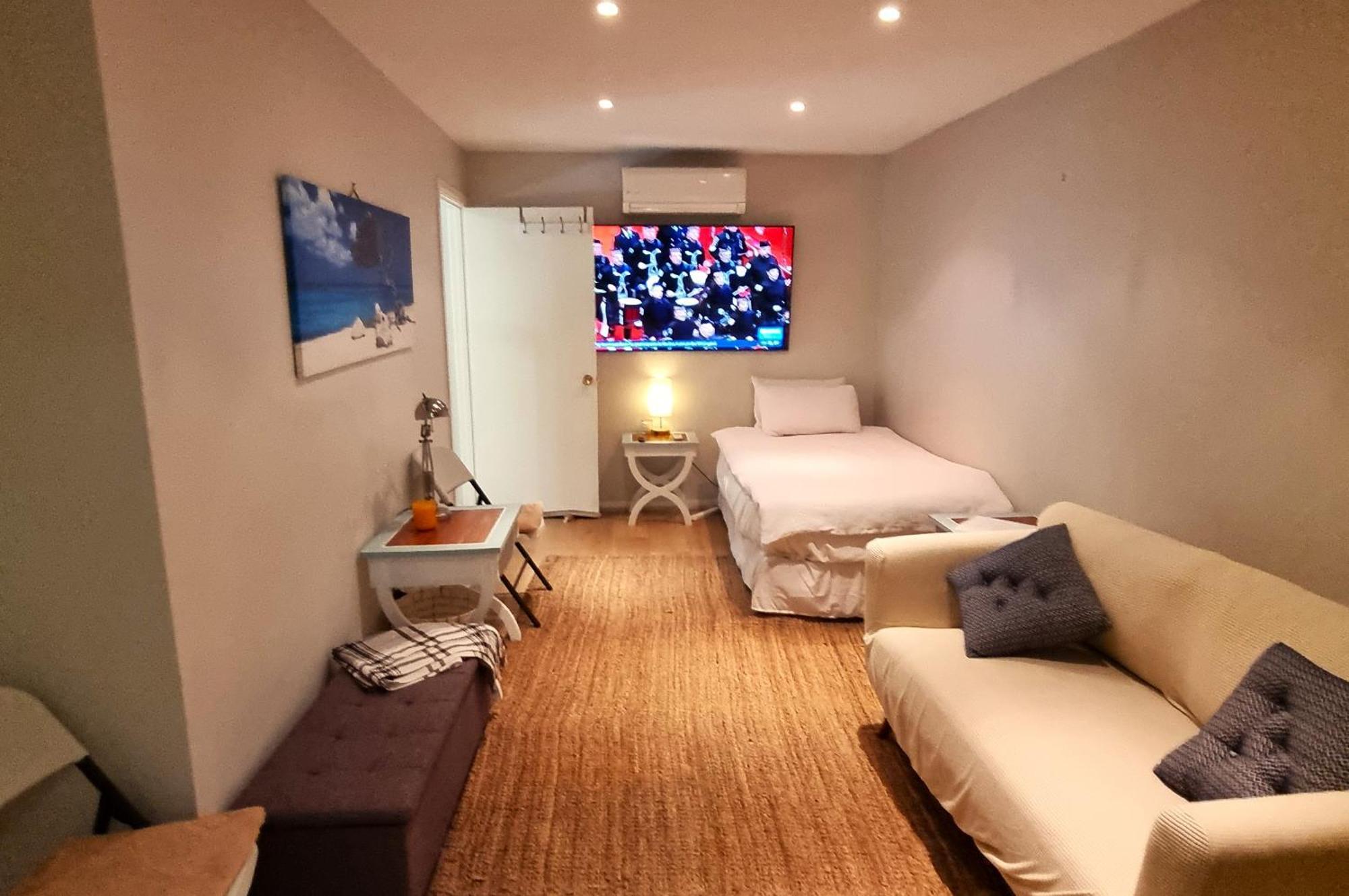 Holiday home 6 Bedroom House With Pool *