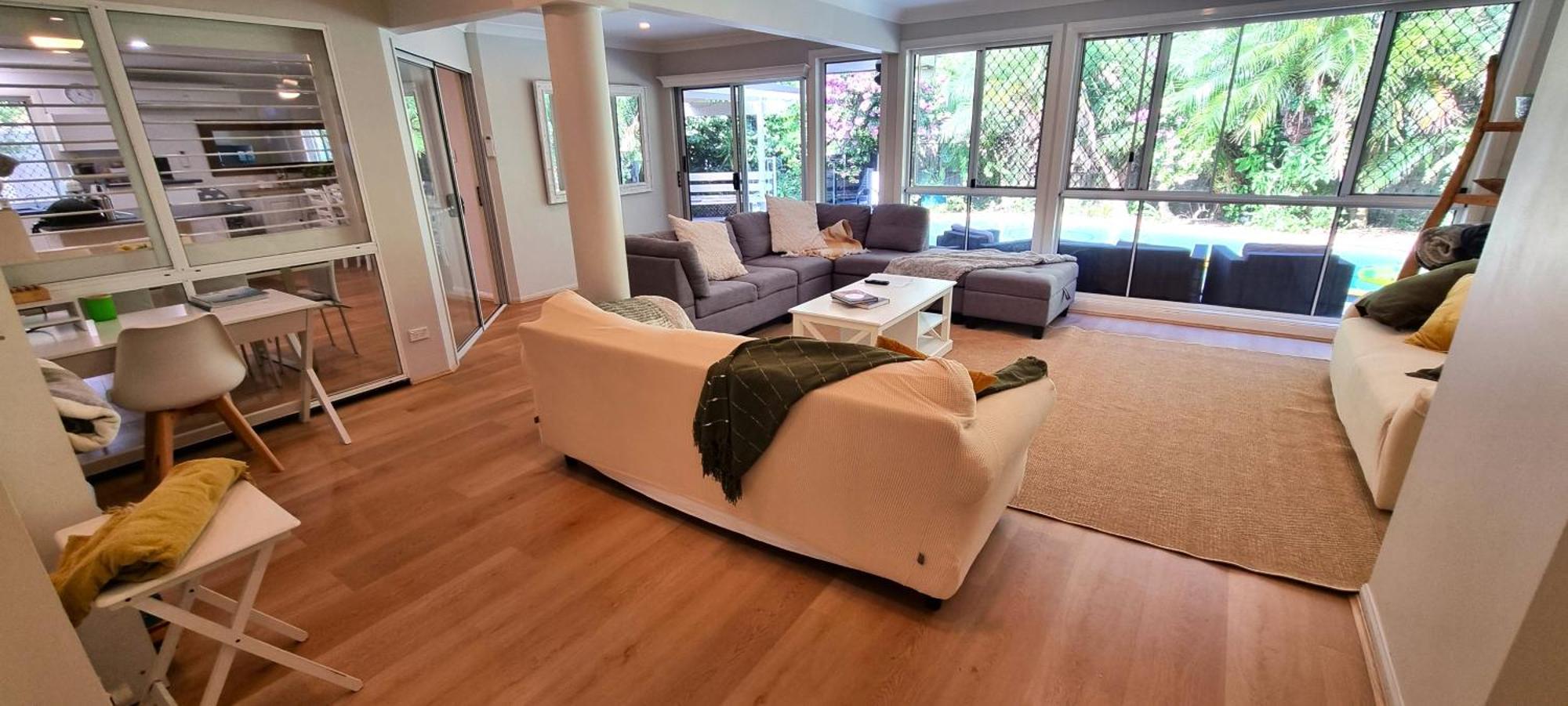 6 Bedroom House With Pool Holiday home Gold Coast