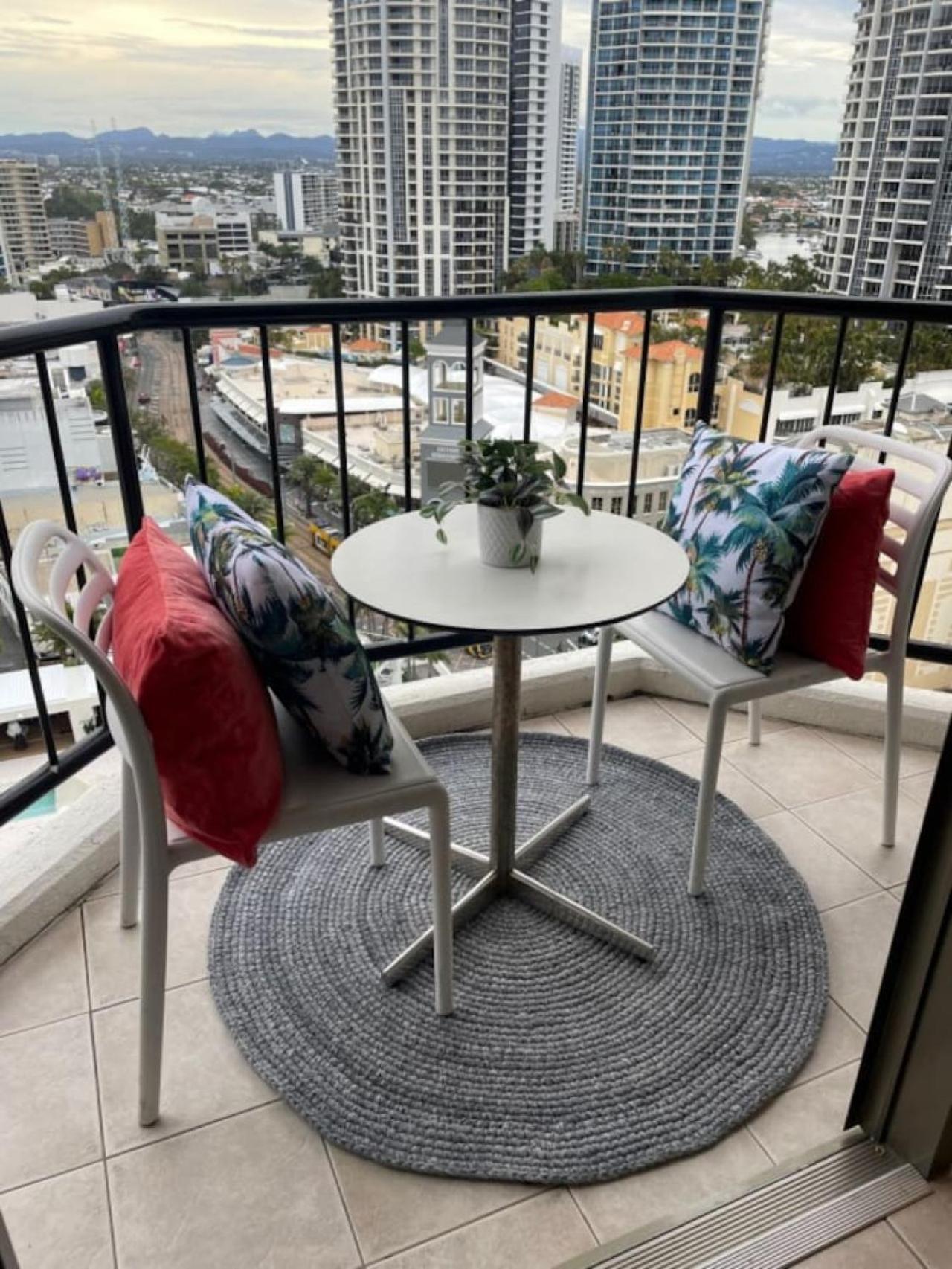 Paradise Views Surfers Paradise Apartment