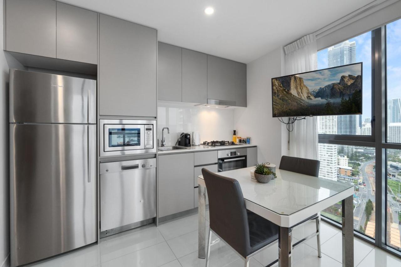 The Beachfront - 22f Skyline And Ocean View With View Pool Gym Sauna Apartment *
