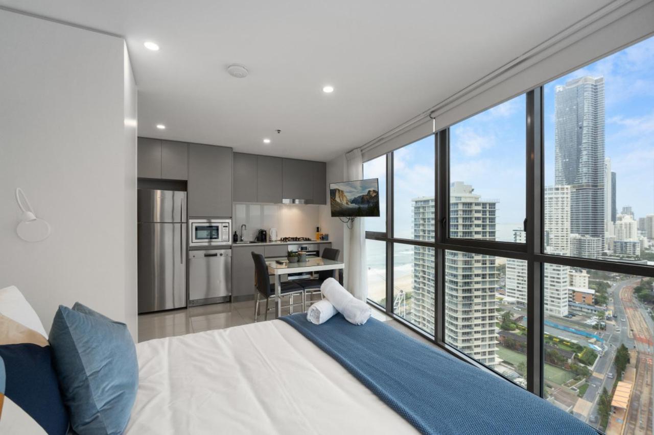 Apartment The Beachfront - 22f Skyline And Ocean View With View Pool Gym Sauna Gold Coast