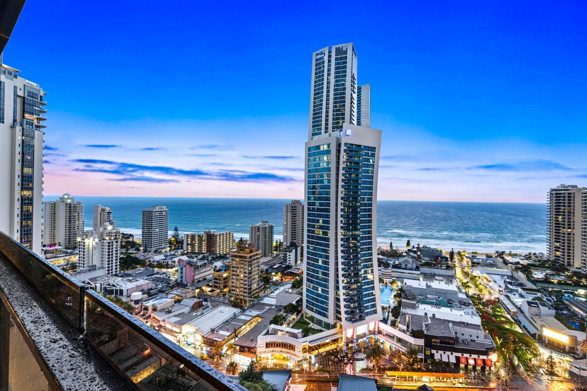 Ocean Views! - One Bedroom With - From Level 9 - Circle On Cavill - Self Contained & Privately Managed - Wow Gold Coast