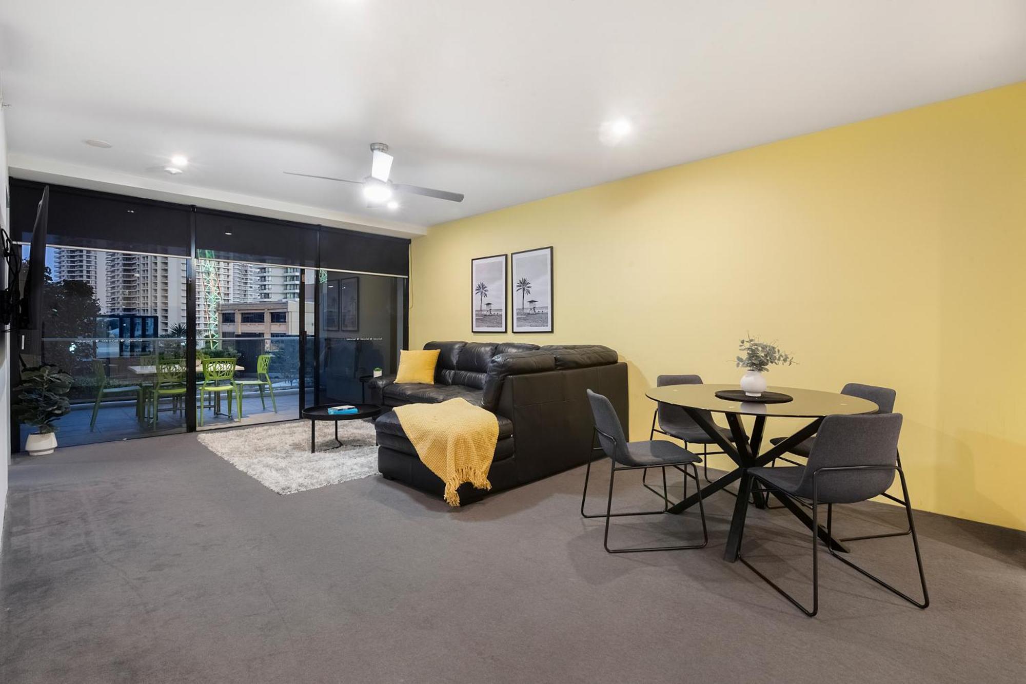 Circle On Cavill - One Bedroom - Self Contained & Privately Managed