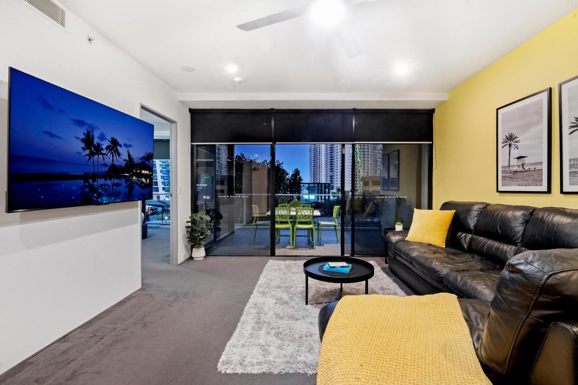 Apartment Circle On Cavill - One Bedroom - Self Contained & Privately Managed