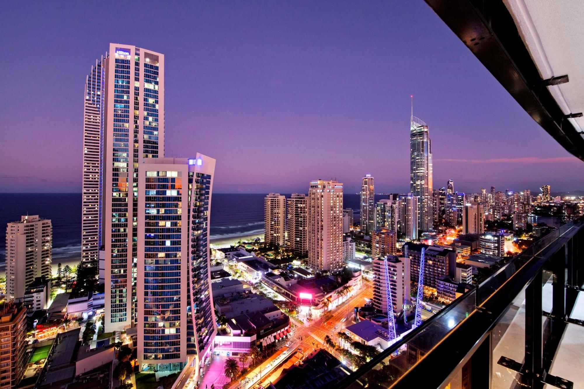 Circle On Cavill - One Bedroom - Self Contained & Privately Managed