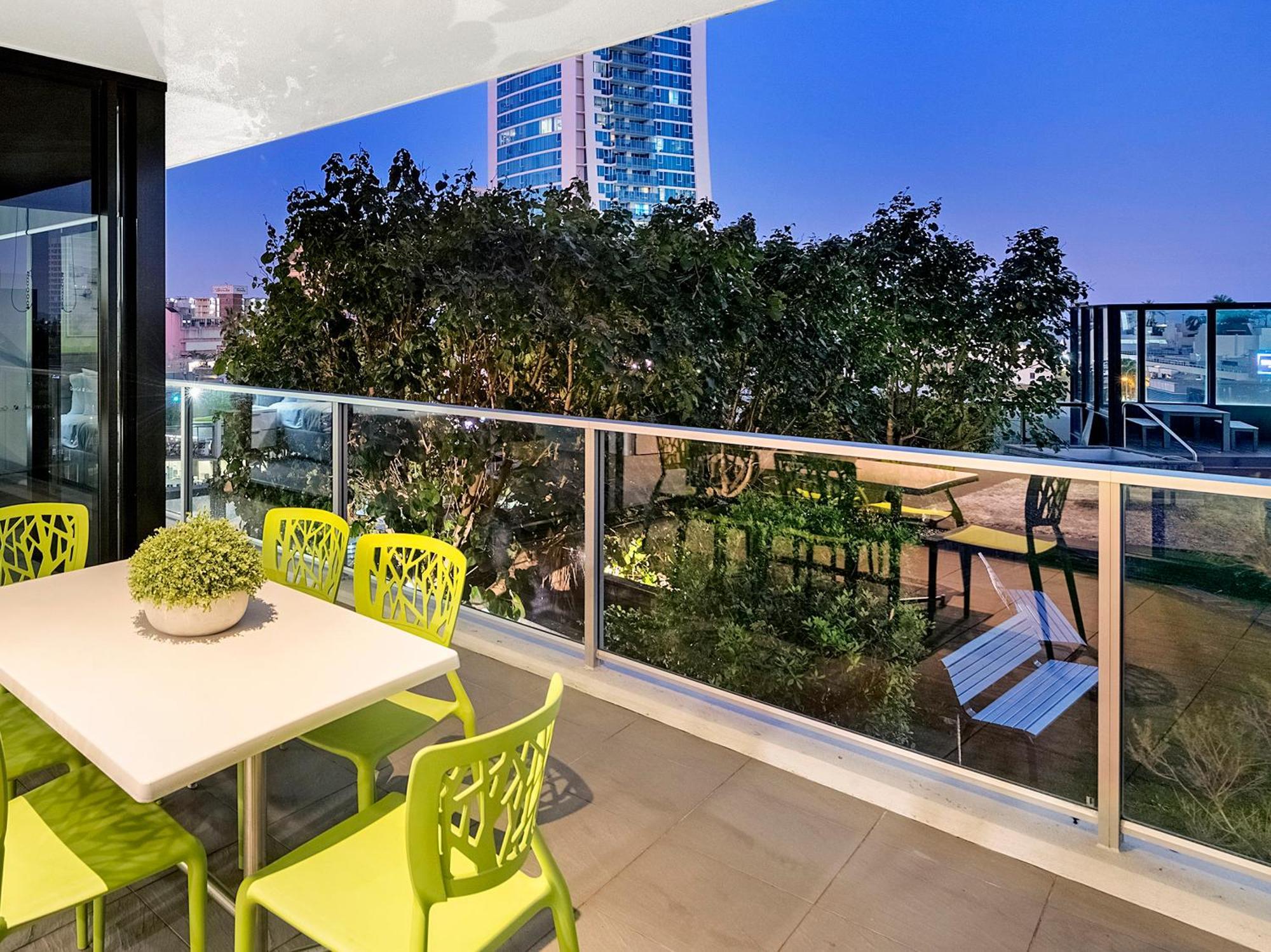 Circle On Cavill - One Bedroom - Self Contained & Privately Managed Gold Coast