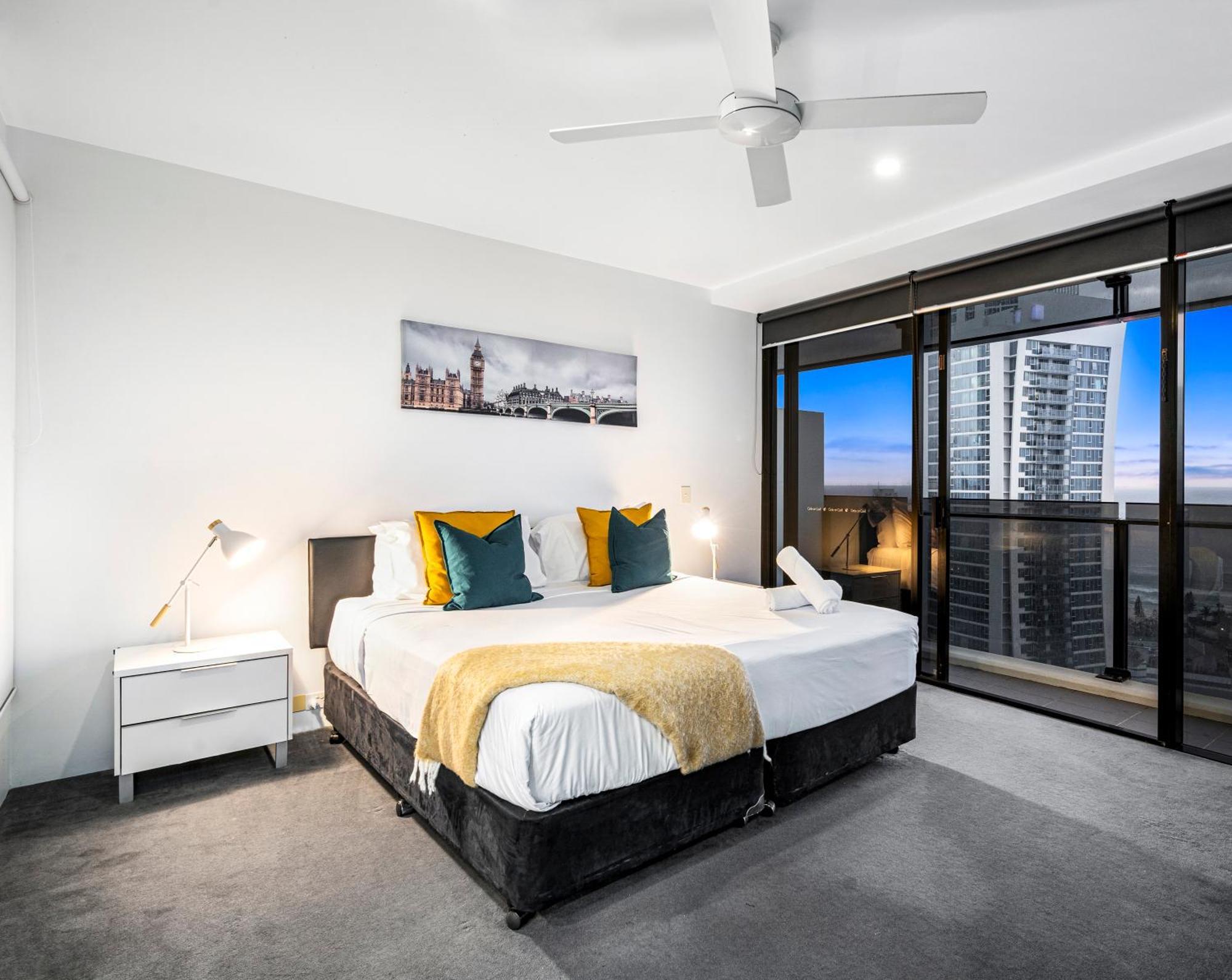 Circle On Cavill - One Bedroom - Self Contained & Privately Managed Apartment Gold Coast