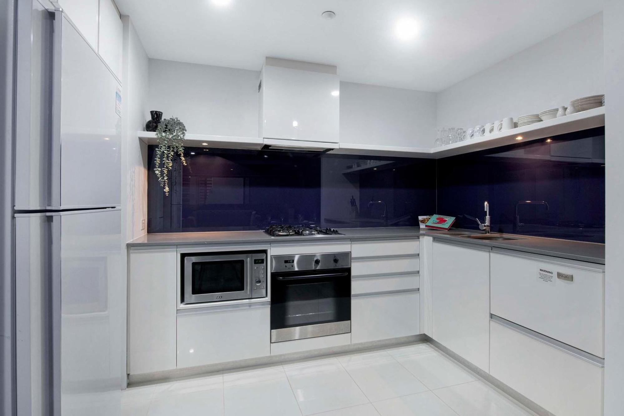 Ocean Views! - One Bedroom With - From Level 9 - Circle On Cavill - Self Contained & Privately Managed - Wow Apartment *