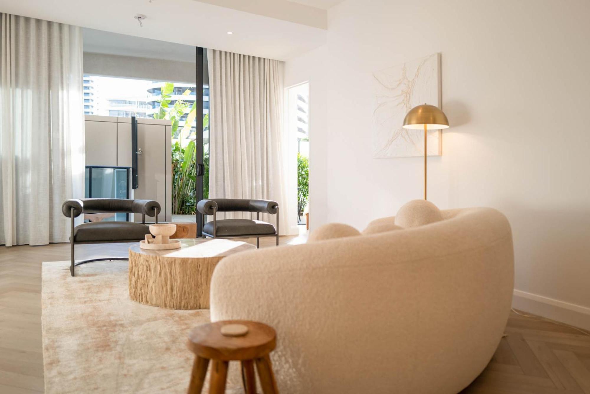 Luxury Broadbeach Escape With A Private Courtyard Gold Coast