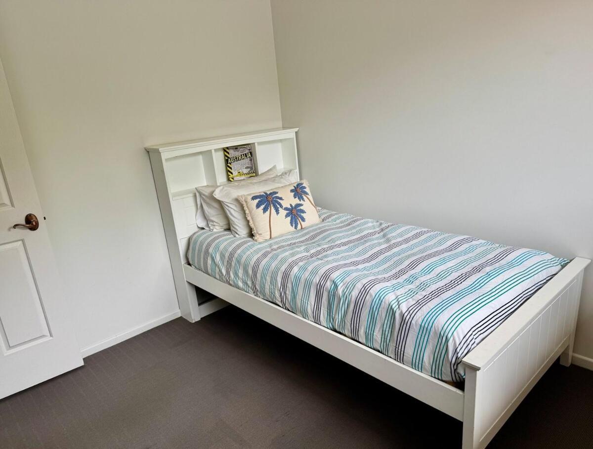 2 Bedroom Granny Flat In Nerang With Shared Pool Apartment *