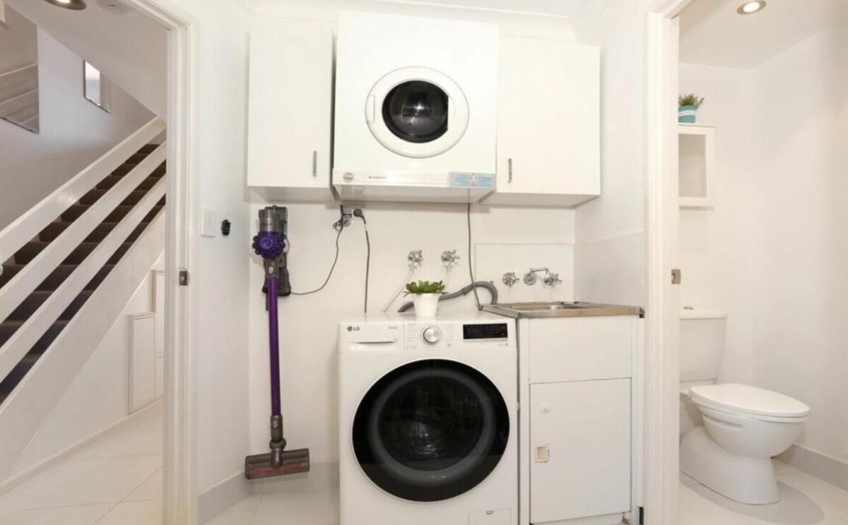 Villa Close To Surfers & Theme Parks Townhouse With Yard Gold Coast