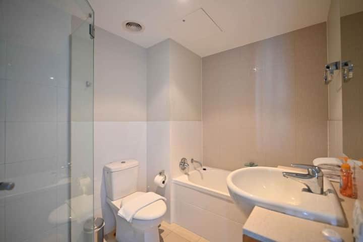 255 Sqm 3 Bedroom River Ocean View Surfers Paradise *