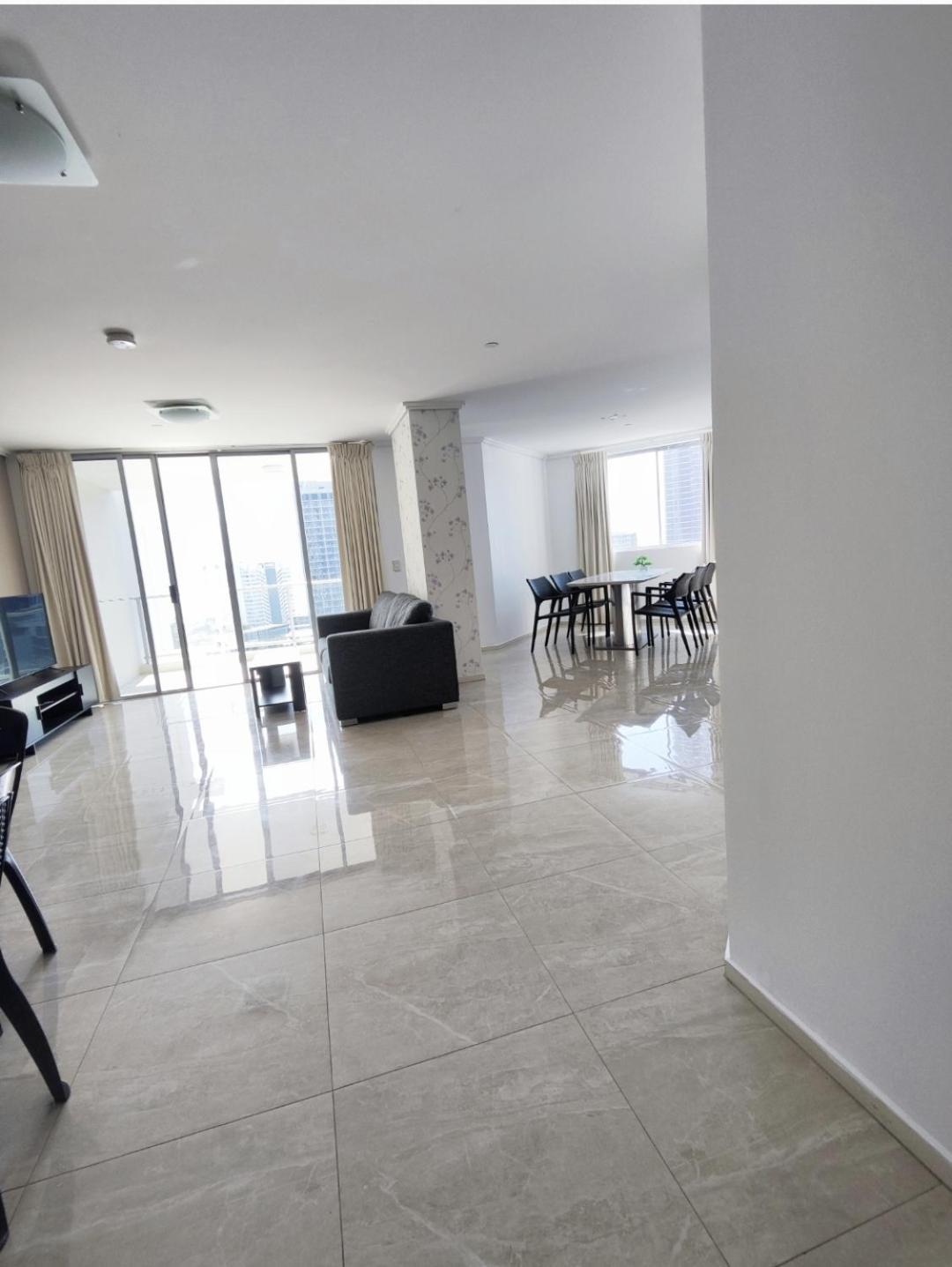 Aparthotel 255 Sqm 3 Bedroom River Ocean View Surfers Paradise