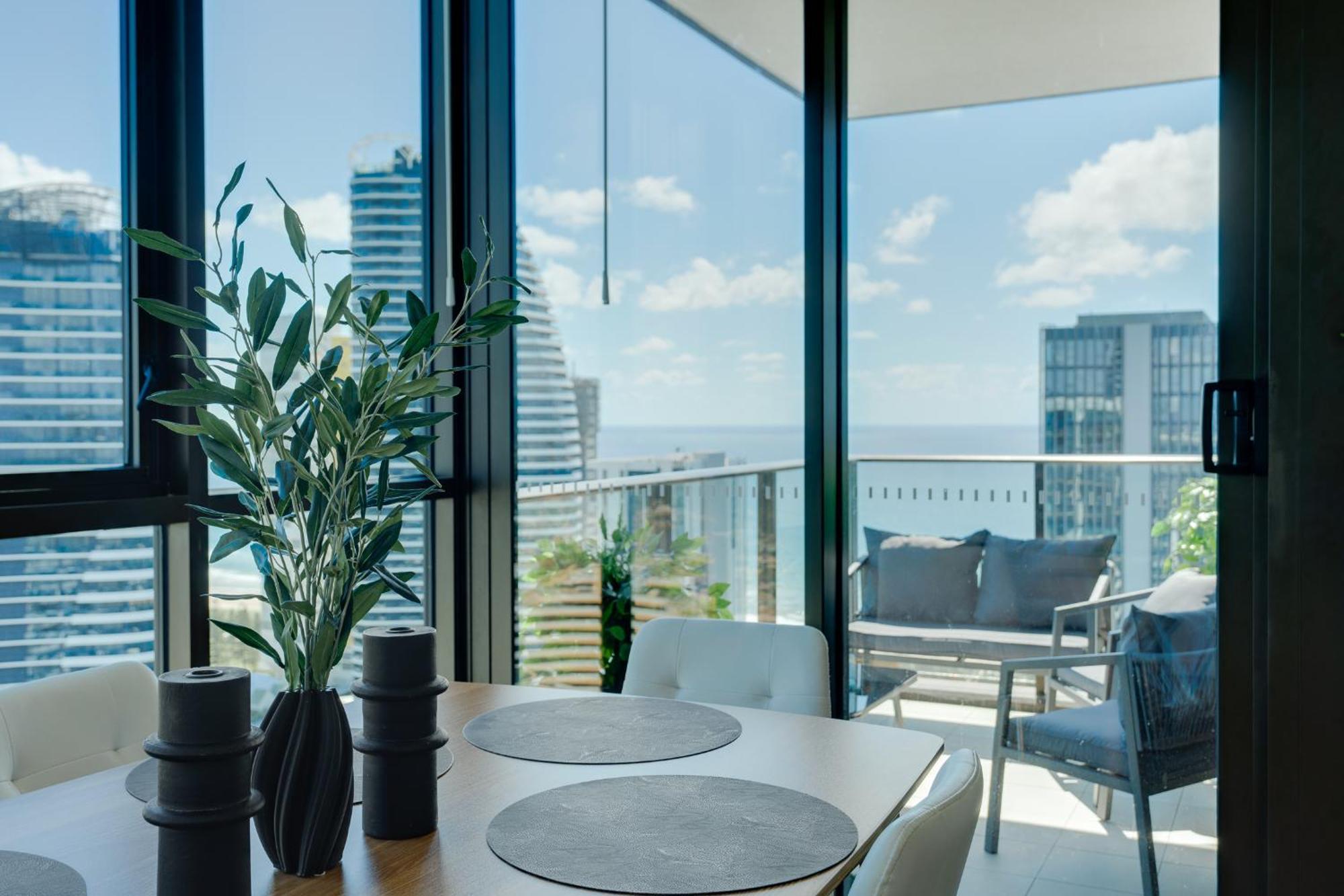 Apartment Luxury 2-br Penthouse With Stunning Ocean Views Gold Coast