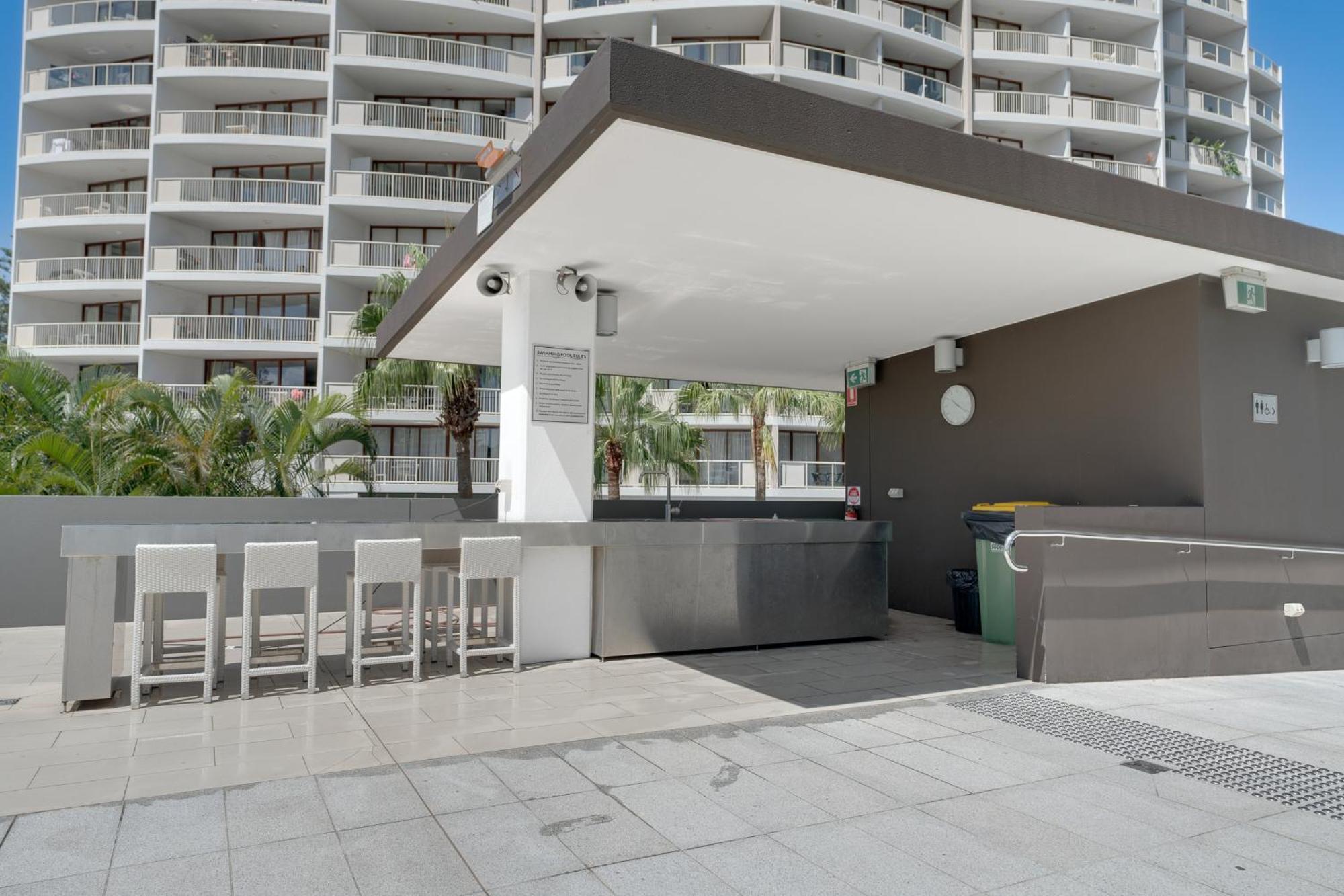 Luxury 2-br Penthouse With Stunning Ocean Views Gold Coast