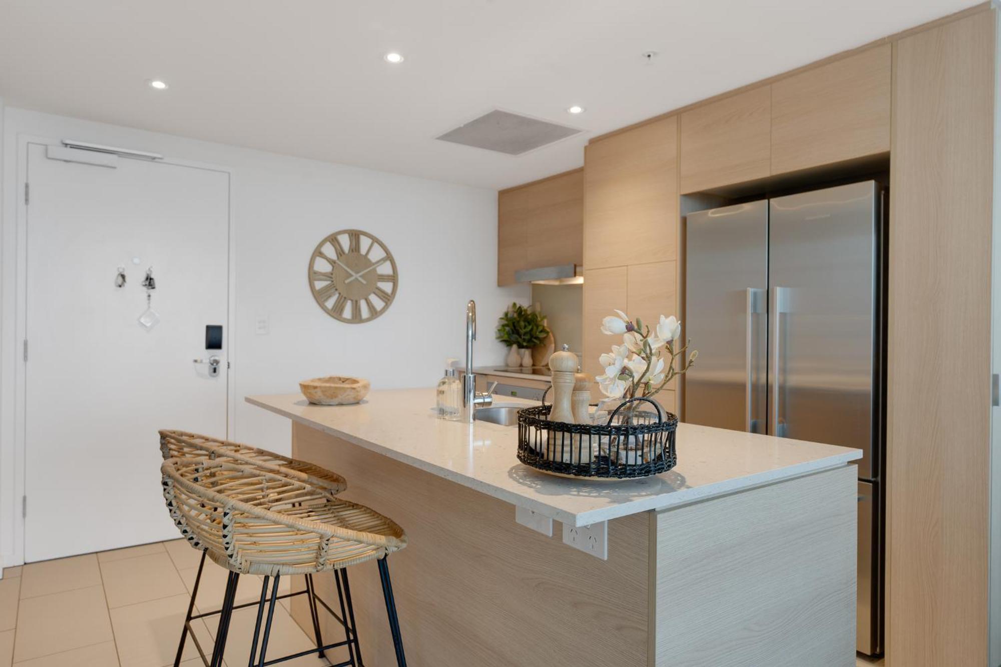Luxury 2-br Penthouse With Stunning Ocean Views Gold Coast