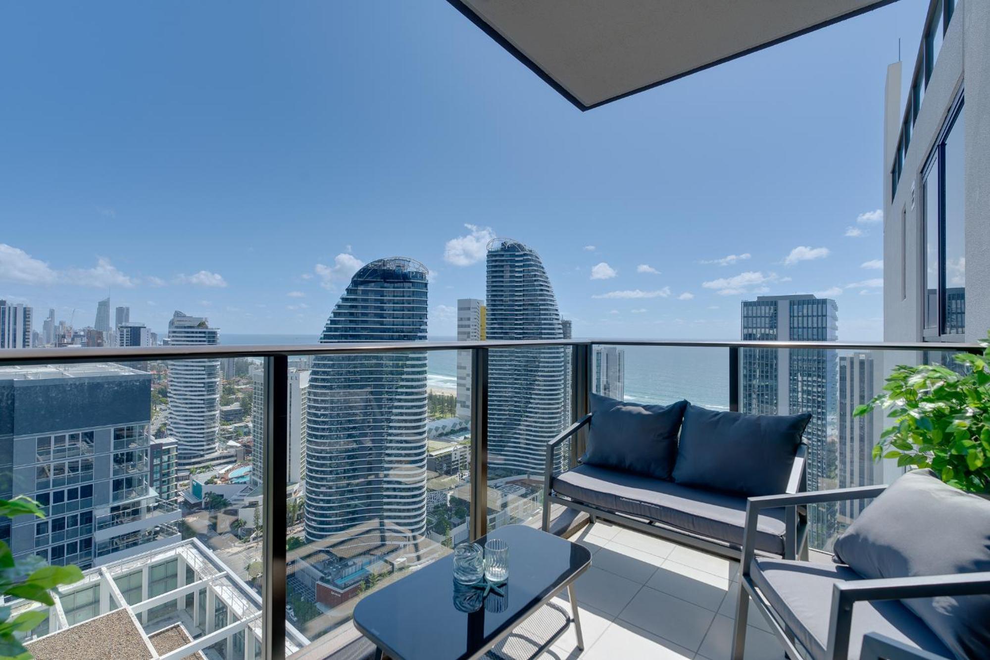 Apartment Luxury 2-br Penthouse With Stunning Ocean Views Gold Coast