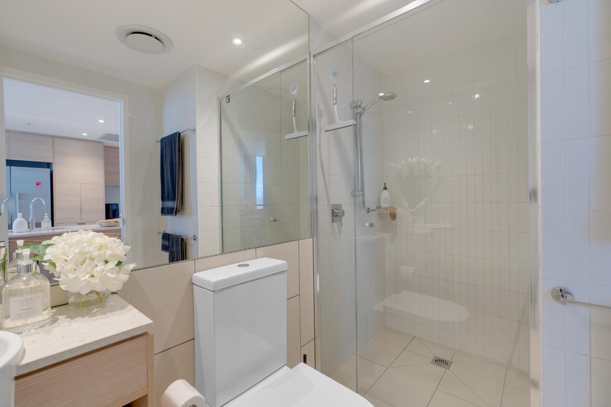 Luxury 2-br Penthouse With Stunning Ocean Views Gold Coast