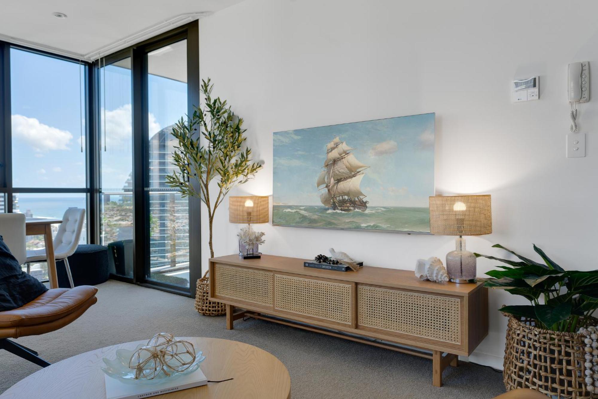 Luxury 2-br Penthouse With Stunning Ocean Views Gold Coast