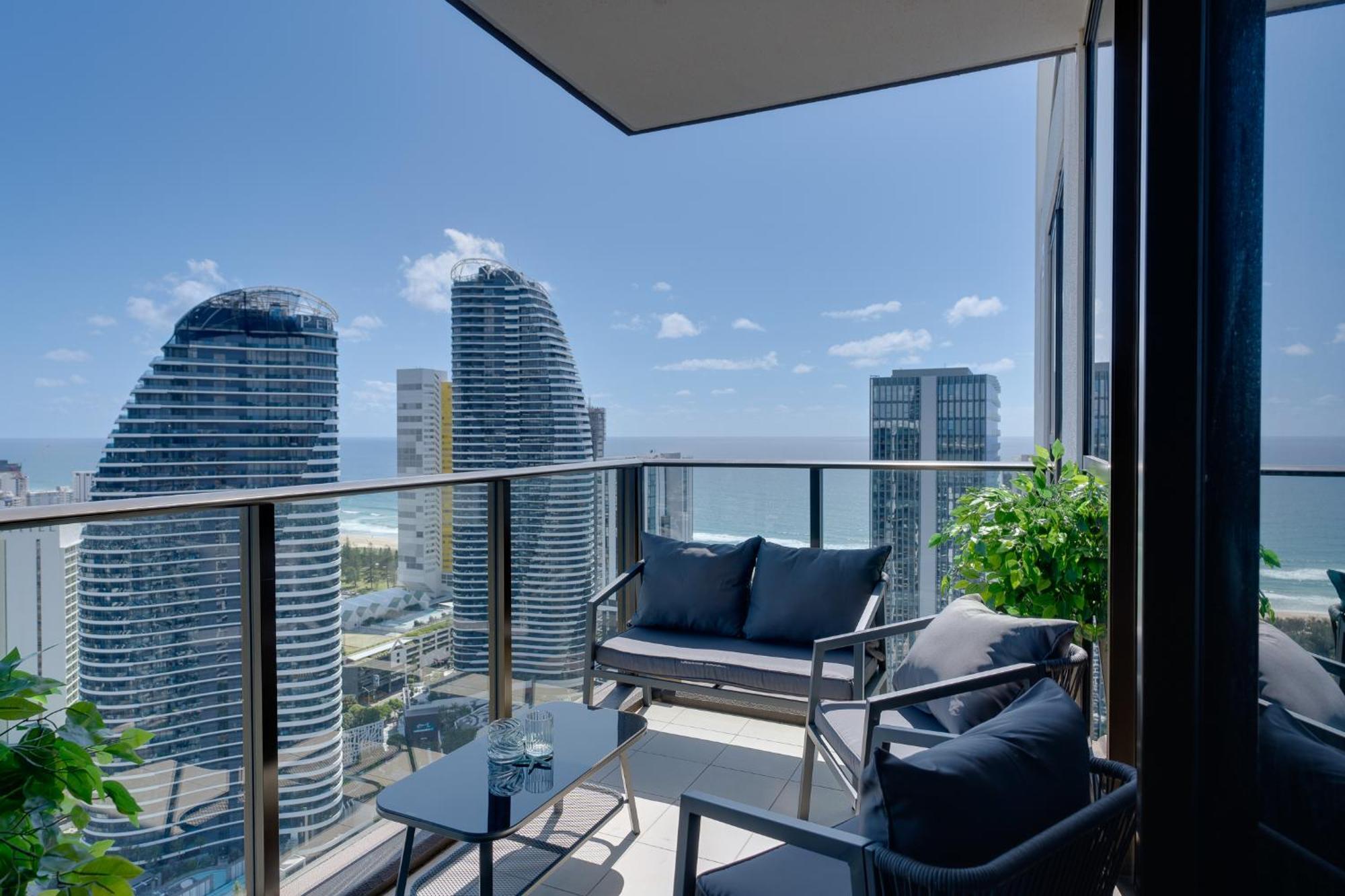 Luxury 2-br Penthouse With Stunning Ocean Views Apartment Gold Coast