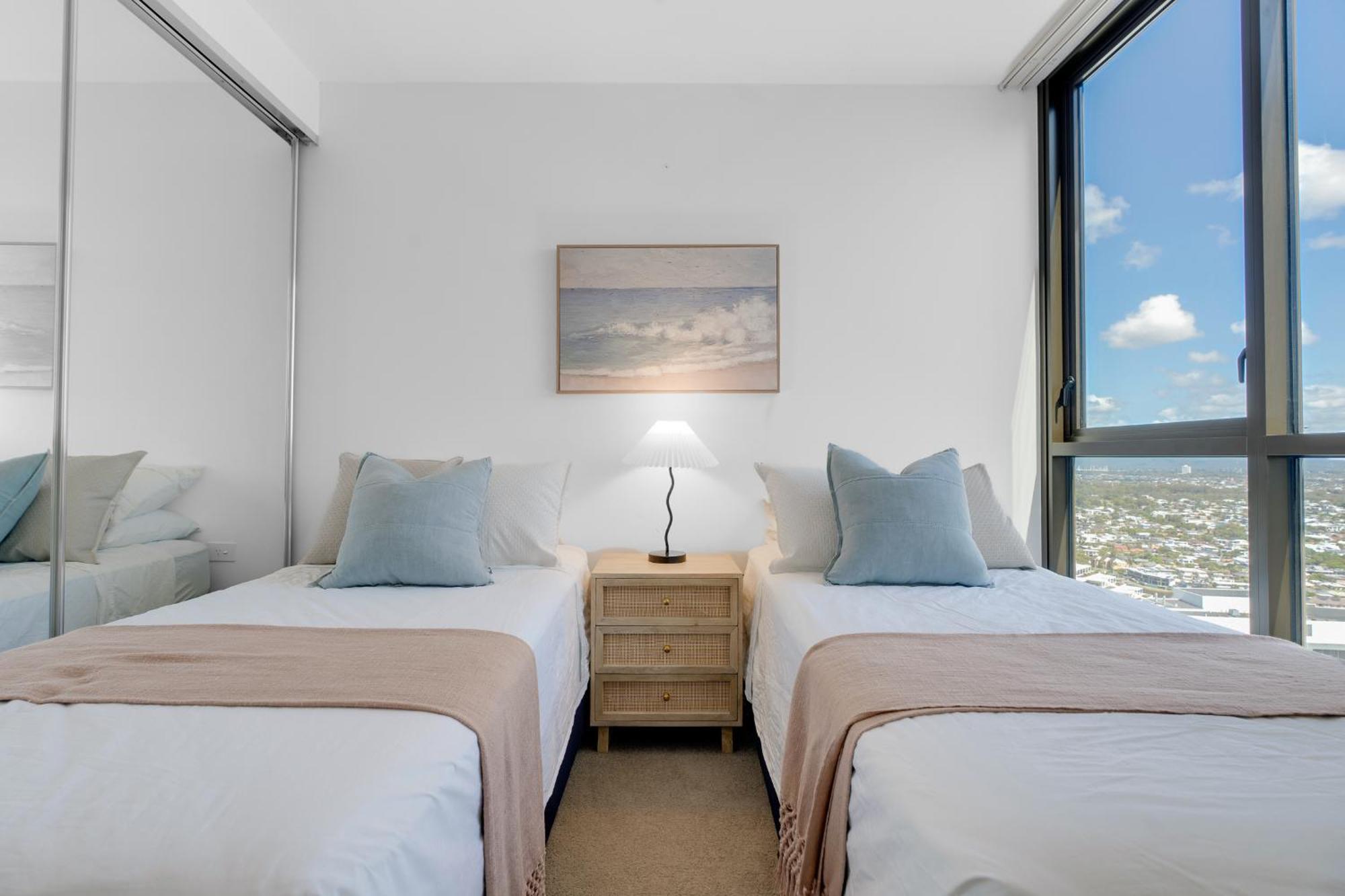 Apartment Luxury 2-br Penthouse With Stunning Ocean Views *