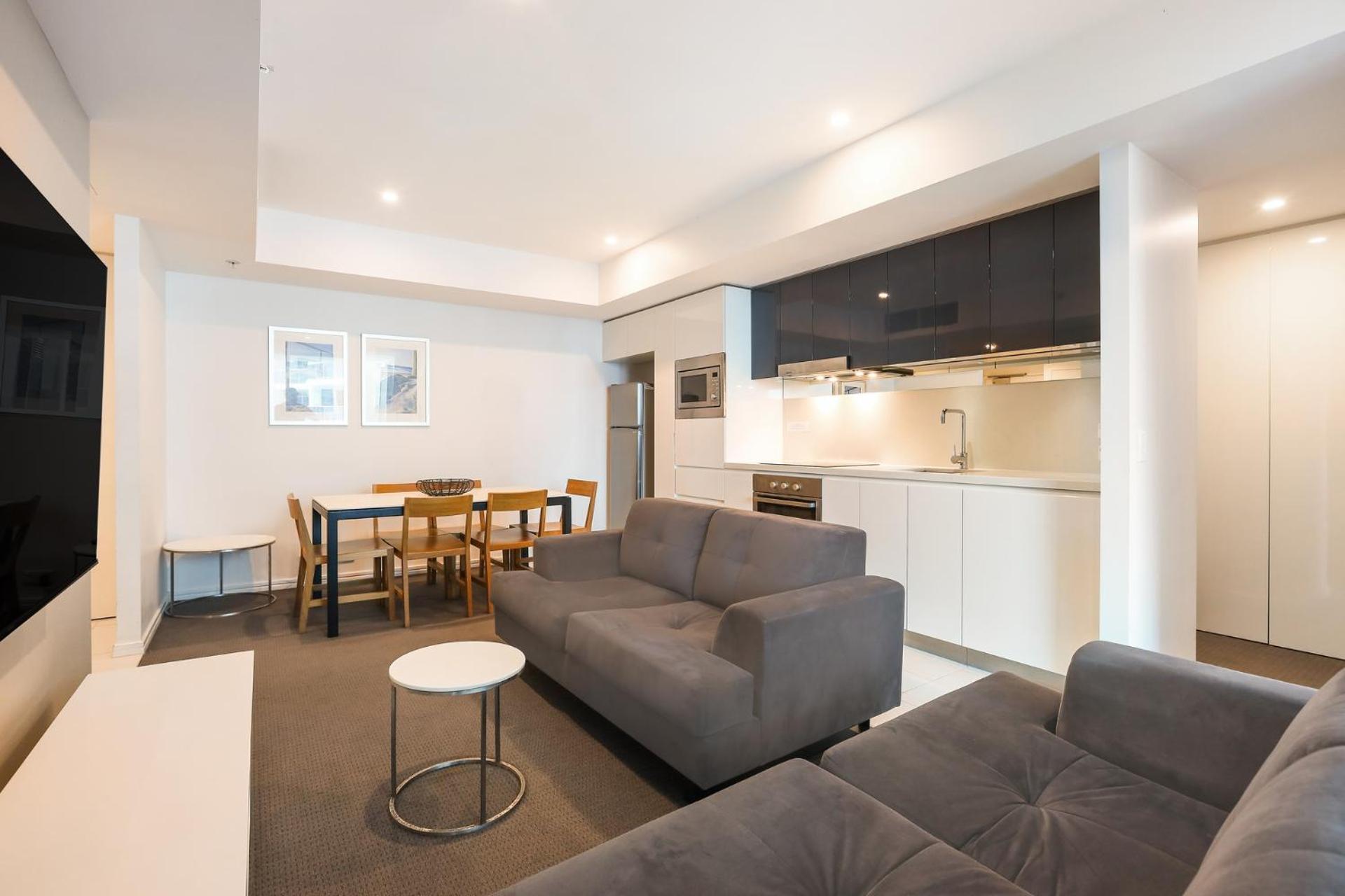 Number 1 H Residences - Wifi, Parking & By Holidays
