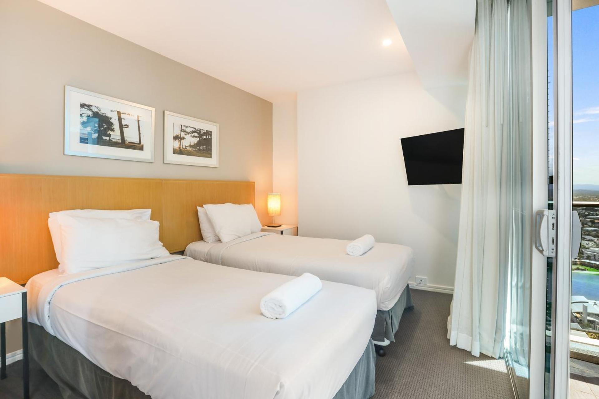 Number 1 H Residences - Wifi, Parking & By Holidays Apartment