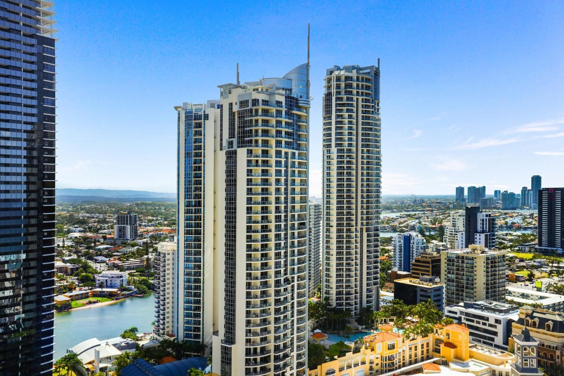 Apartment Number 1 H Residences - Wifi, Parking & By Holidays Gold Coast