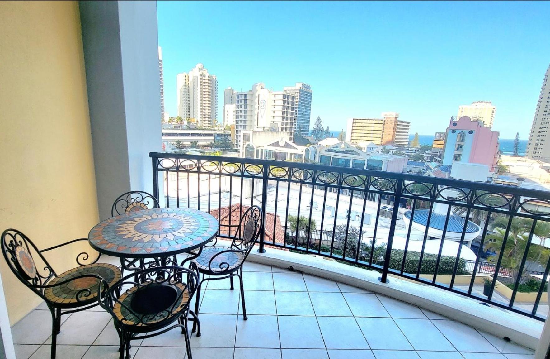 Apartment Self Contained At Chevron Renaissance - Privately Managed - Wow