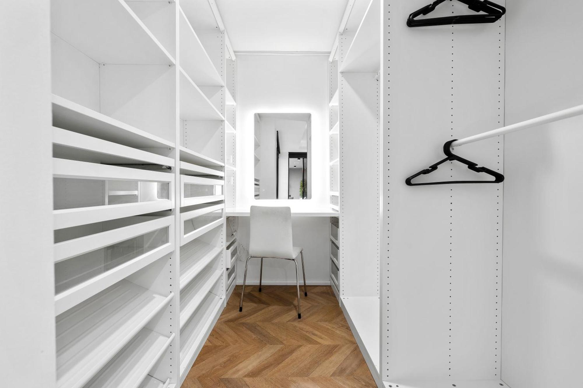 Apartment Circle On Cavill - Self Contained, Privately Managed