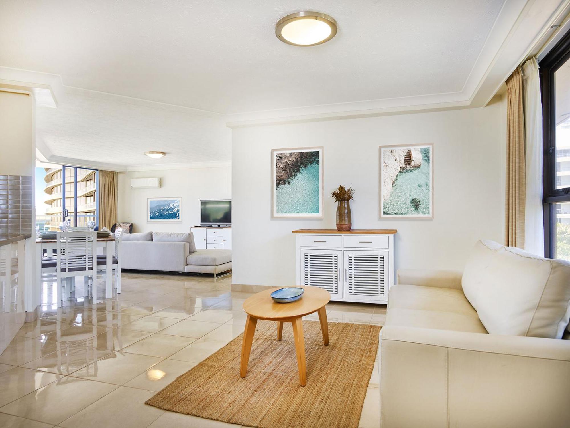 In Surfers Paradise Apartment *