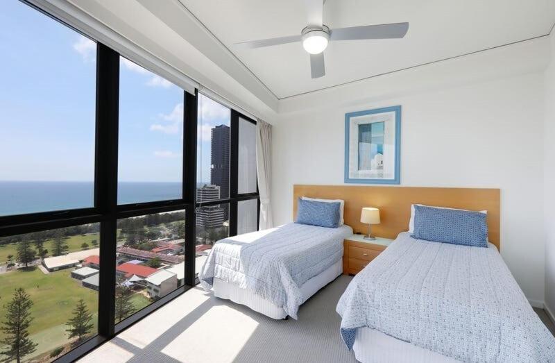 High Floor Ocean View - Sierra Broadbeach Apartment *