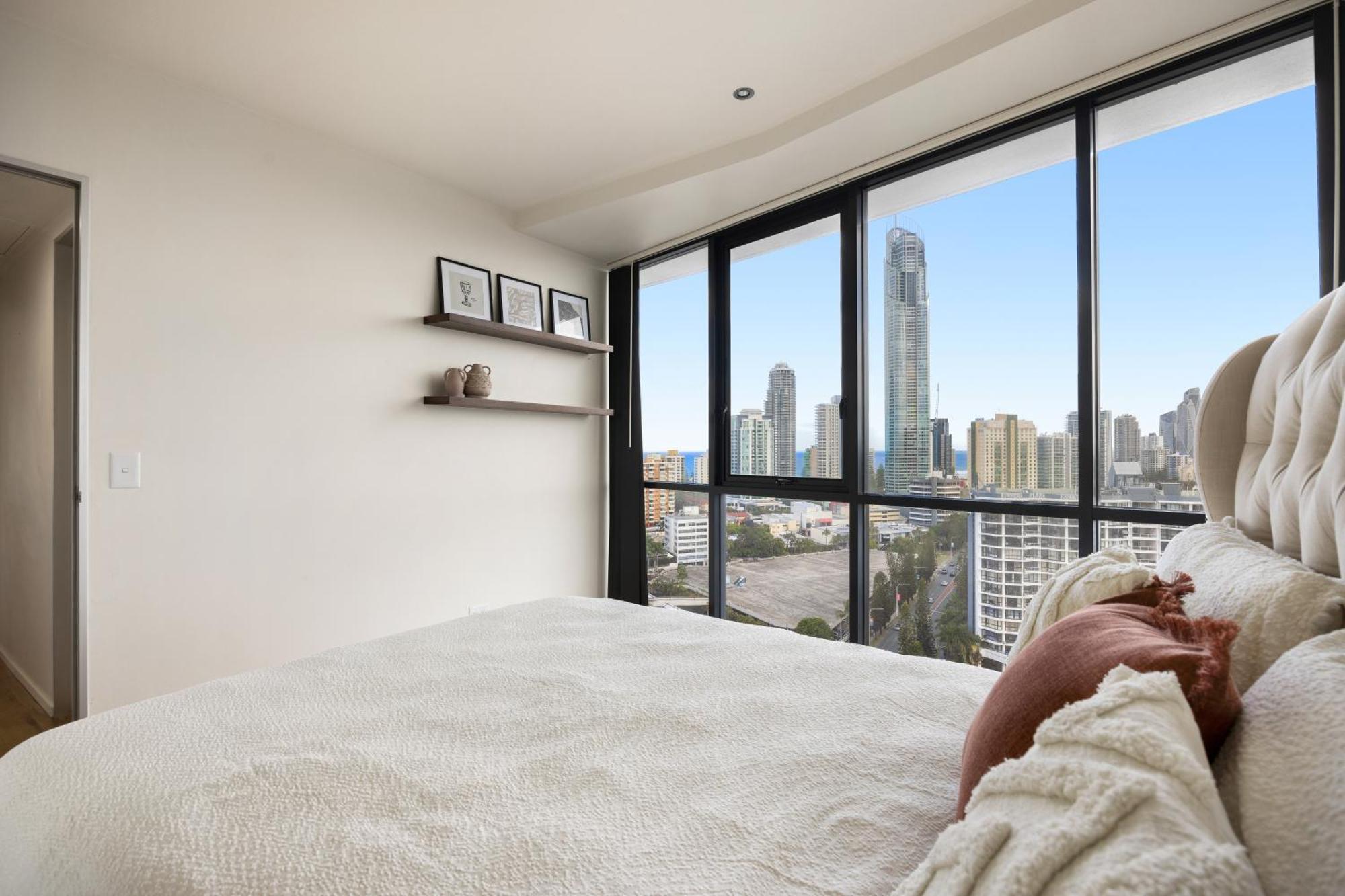 Surfers Paradise Stunning Getaway With Ocean And River Views Apartment