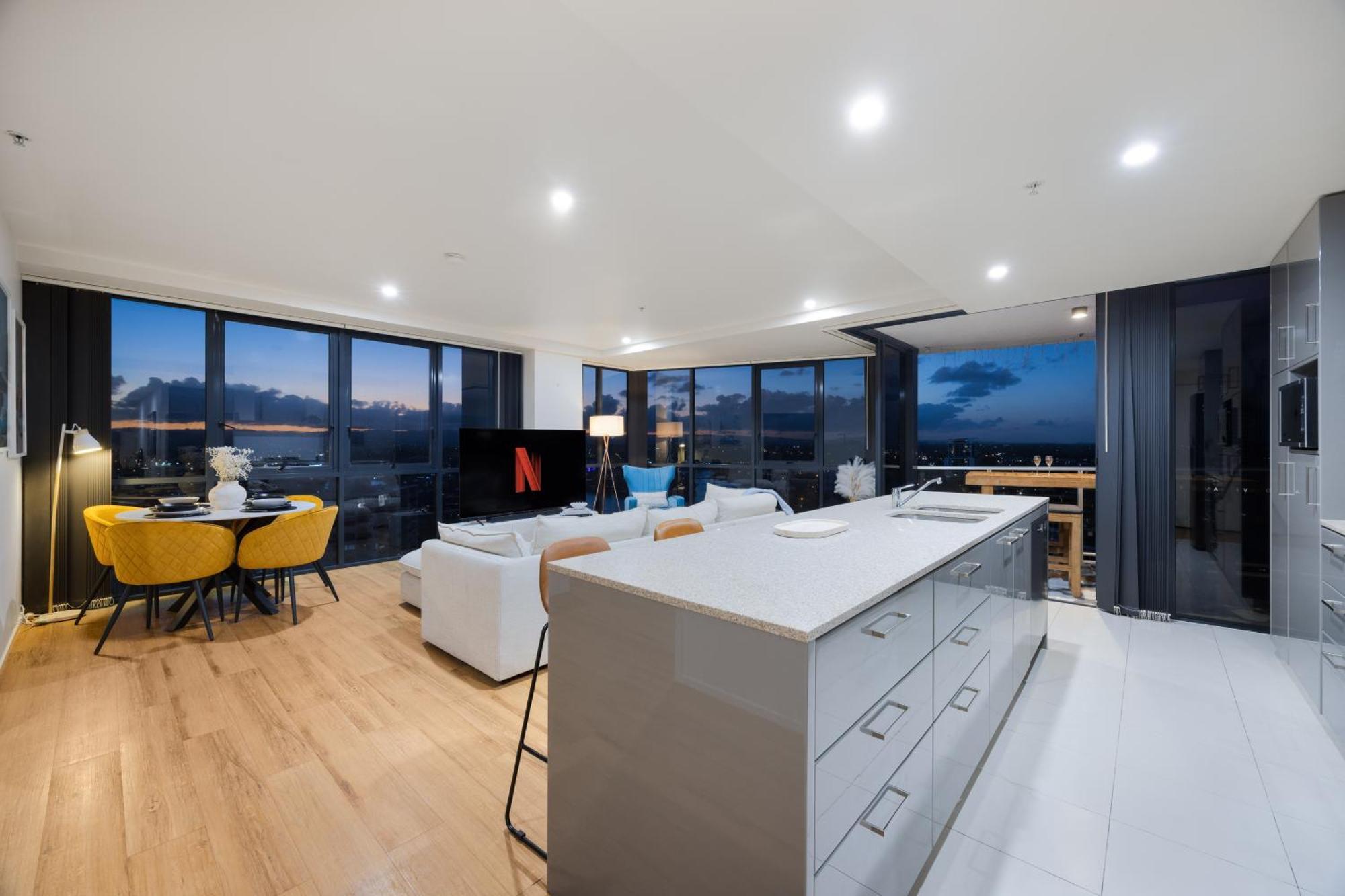 Surfers Paradise Stunning Getaway With Ocean And River Views Apartment *
