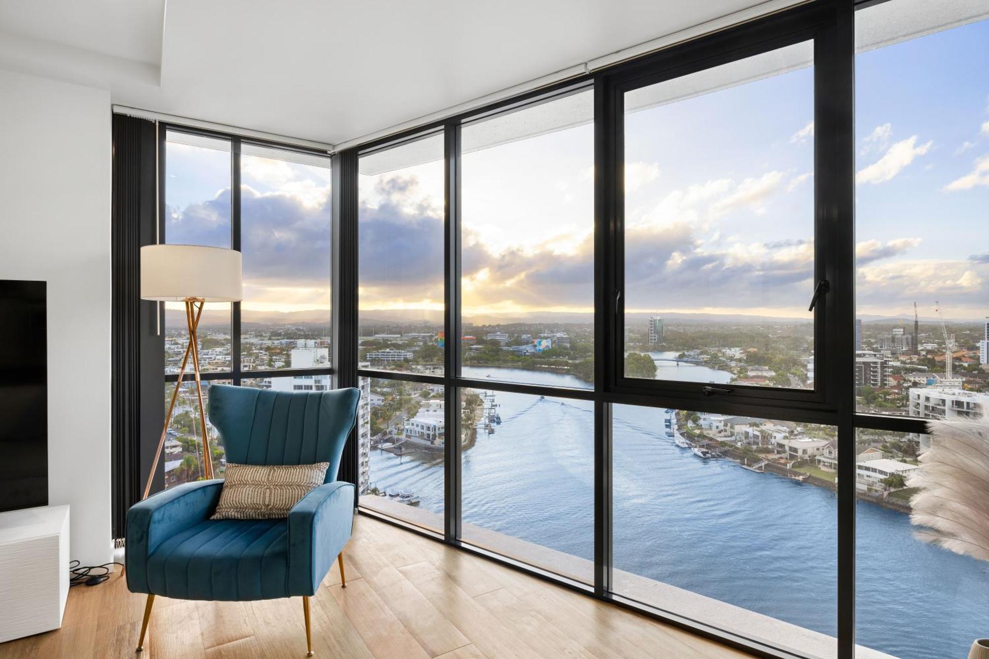 Surfers Paradise Stunning Getaway With Ocean And River Views Apartment Gold Coast