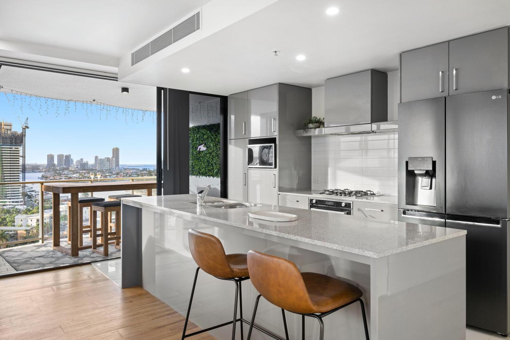 Apartment Surfers Paradise Stunning Getaway With Ocean And River Views
