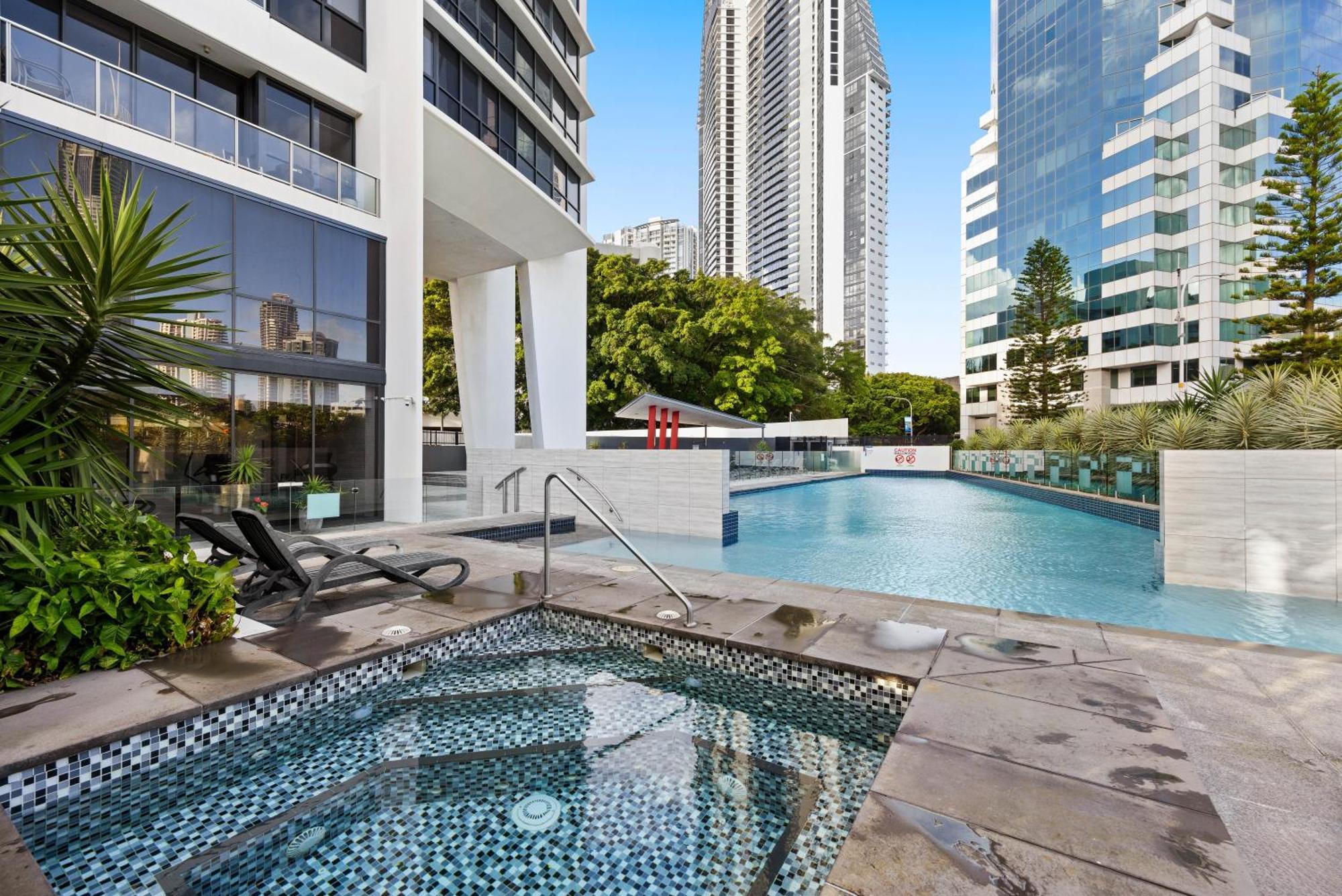 Surfers Paradise Stunning Getaway With Ocean And River Views Apartment *