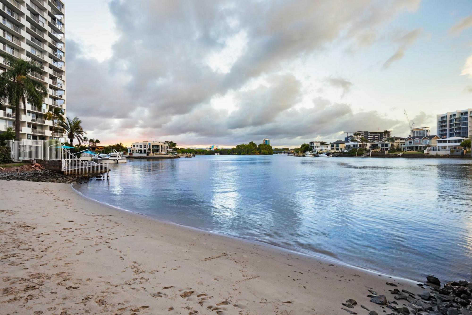 Surfers Paradise Stunning Getaway With Ocean And River Views Apartment *