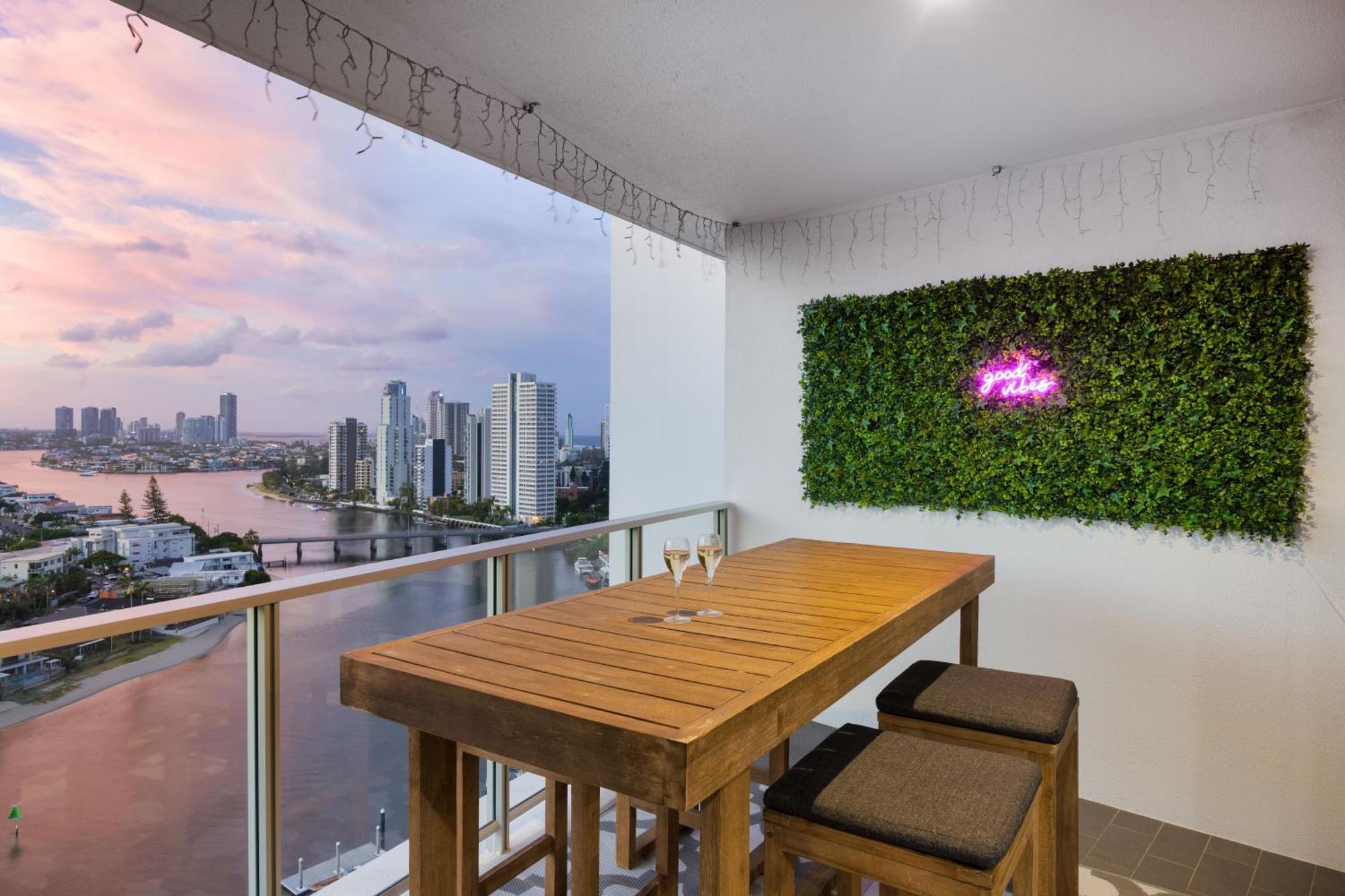 Surfers Paradise Stunning Getaway With Ocean And River Views Apartment Gold Coast