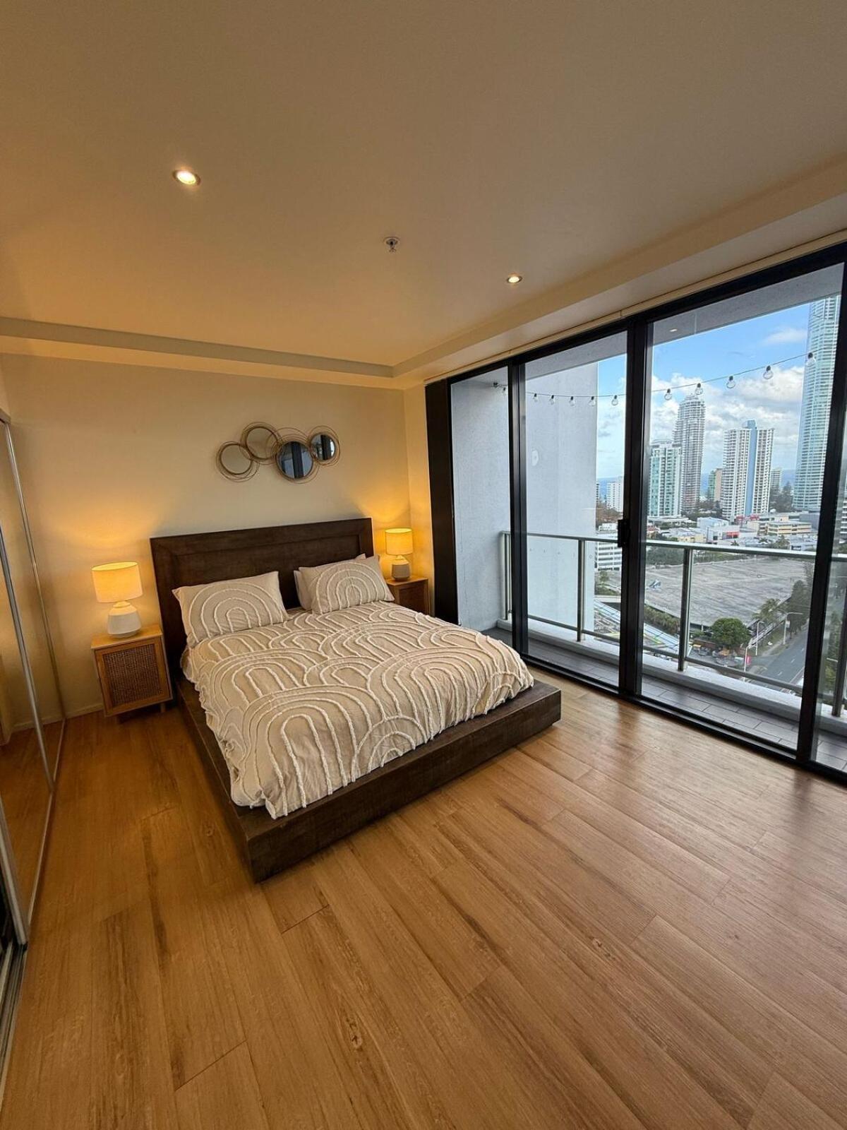 Apartment Surfers Paradise Stunning Getaway With Ocean And River Views