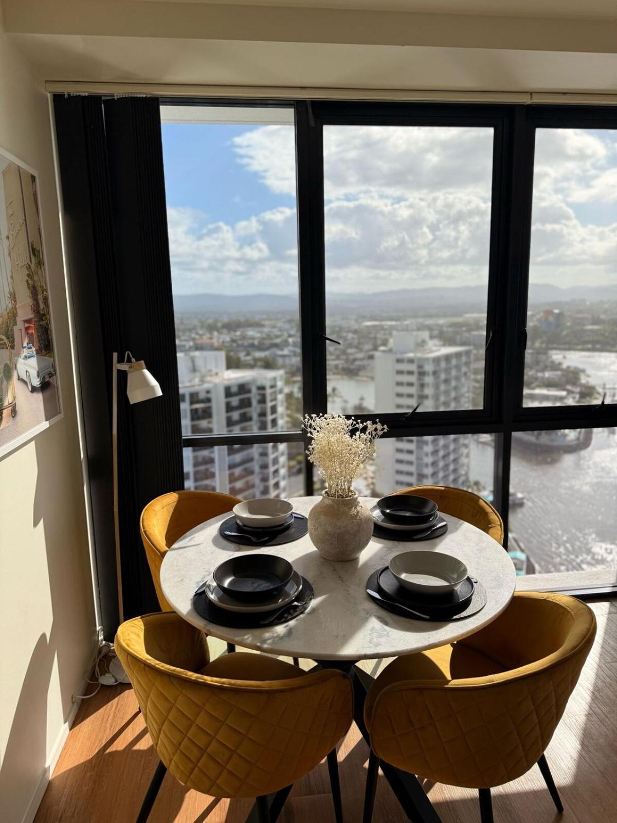 Surfers Paradise Stunning Getaway With Ocean And River Views * Gold Coast