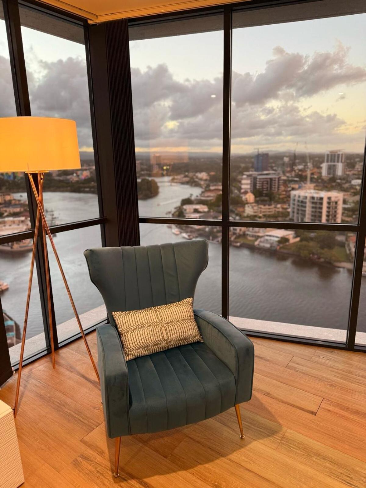 Surfers Paradise Stunning Getaway With Ocean And River Views * Gold Coast