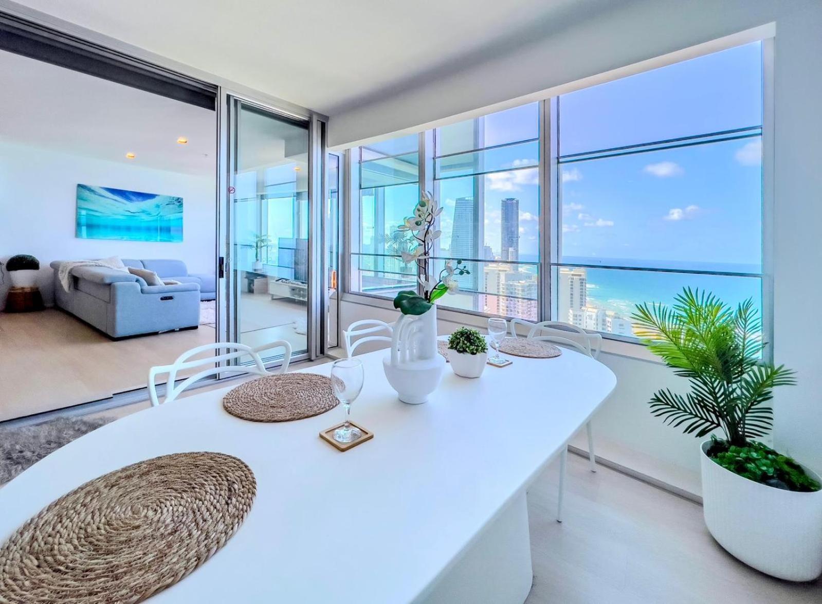 Iconic Q1 Level 35! Apartment